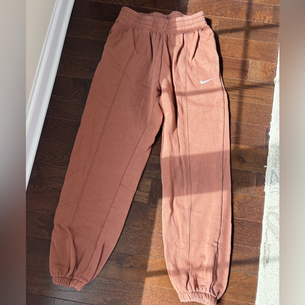 NEW Nike brown/red sweatpants, size small. High rise fit